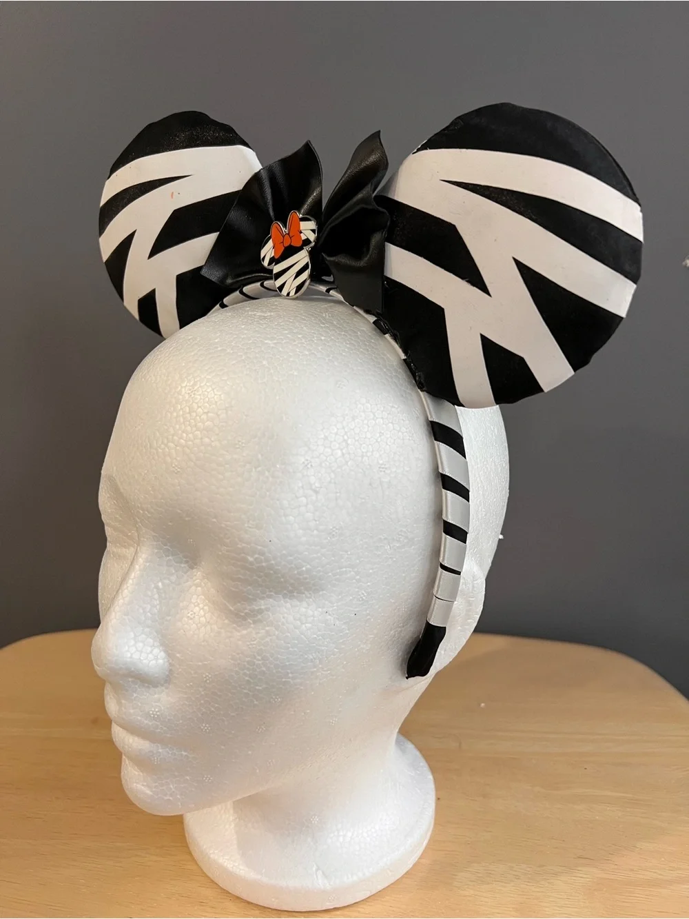 Black and White Minnie Mouse Mummified Ears Headband is NWT
